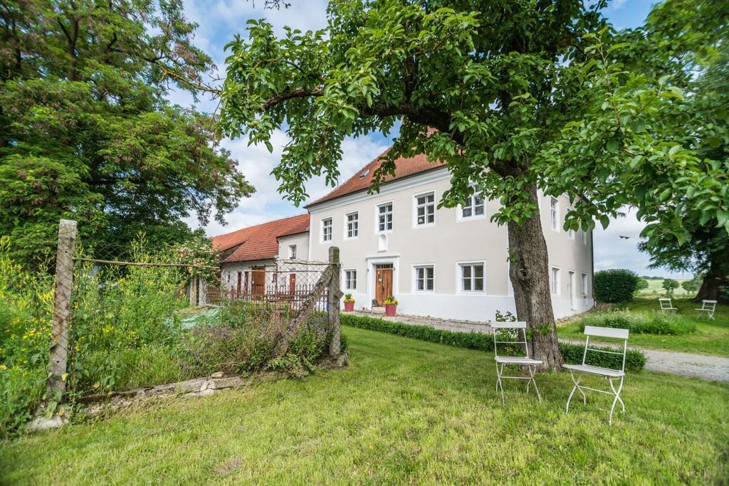 Historischer Pfarrhof Niederleierndorf Langquaid 외부 사진